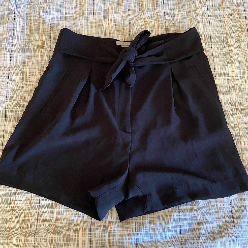 Black front tie waist structured shorts